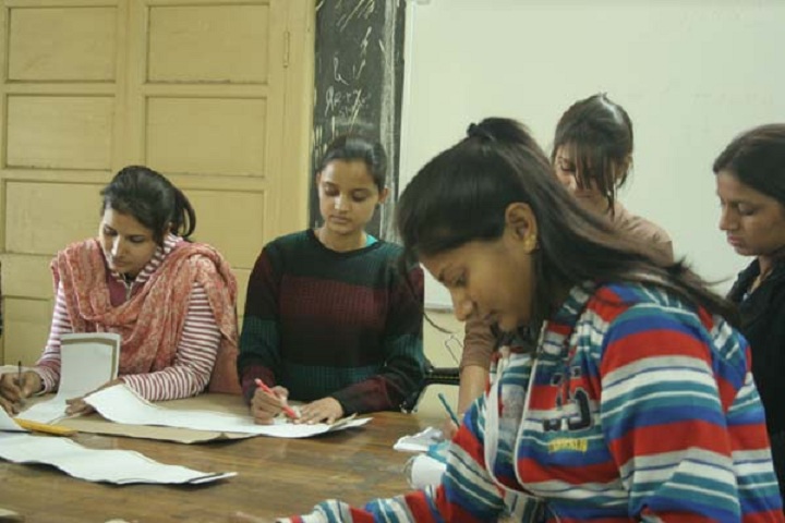 https://cache.careers360.mobi/media/colleges/social-media/media-gallery/12123/2019/7/24/Reading room of Government Womens Polytechnic College Jaipur_Library.jpg